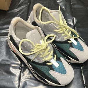 Women’s Yeezy boost sneakers